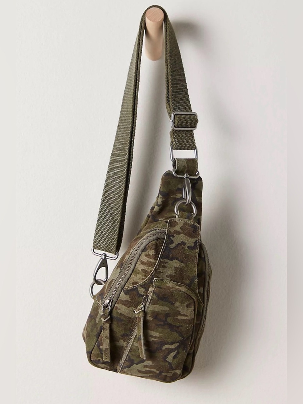 Free People Hudson Sling Bag in Camouflage 🔥